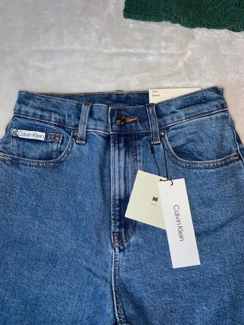 NWT Calvin Klein Barrel Jeans - Picture 2 of 3